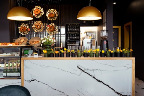 Art Bakery & Gourmet: the room