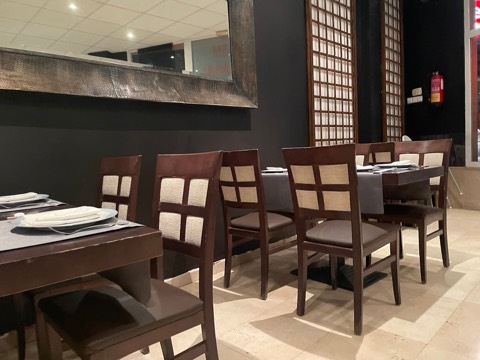 Asian Restaurant Meca: the room