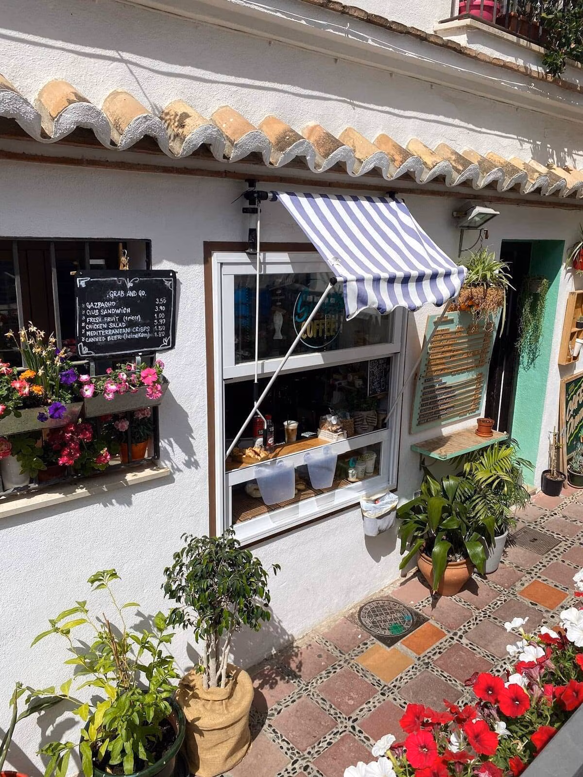 Boötes cafés to go!: the room