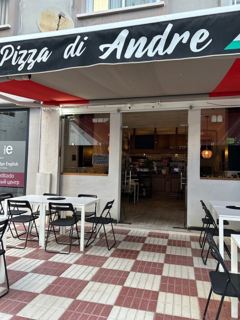 La Pizza Di Andre: the room
