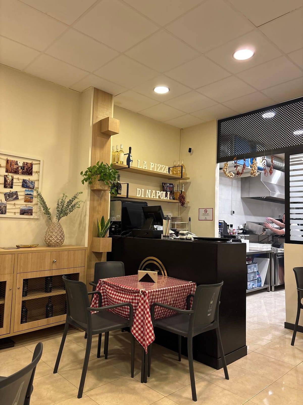 La Pizza di Napoli: the food