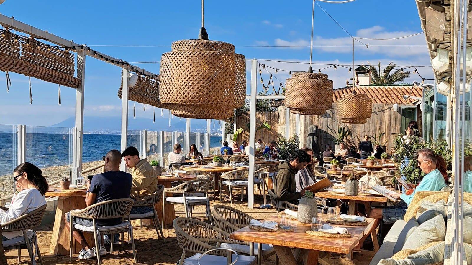 LUUMA Beach Marbella: the food