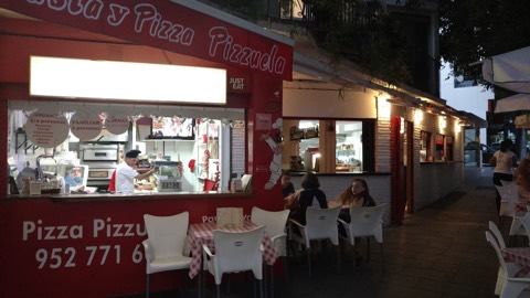 Pizza Pizzuela: the room