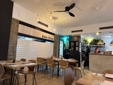 Restaurante Entre Olivos: the room