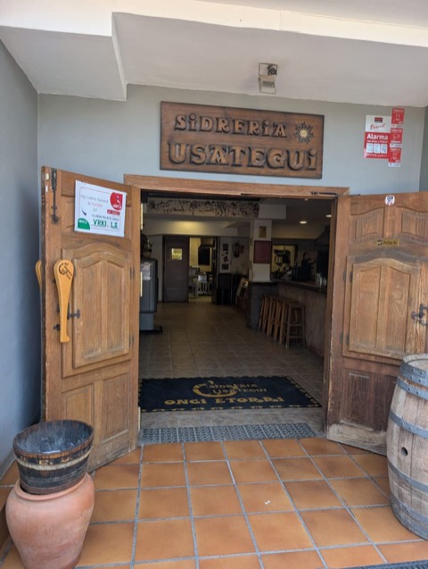 Sidrería Usategui: the room