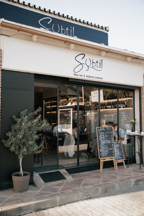 SUBTIL Wine Bar & Artisanal Products: the room