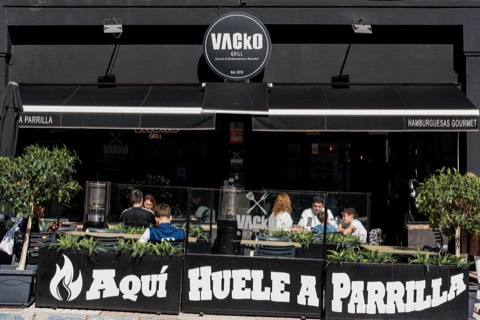 VACkO Grill: the room