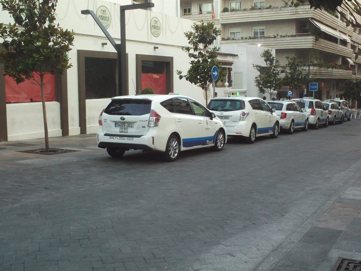 A rank of Marbella taxis waiting on Avenida Ricardo Soriano