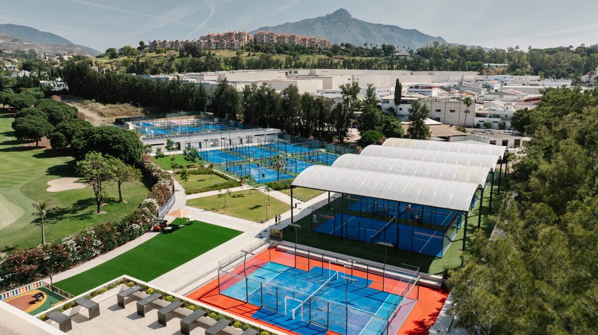 Padel courts at Los Naranjos Padel Club in Nueva Andalucía