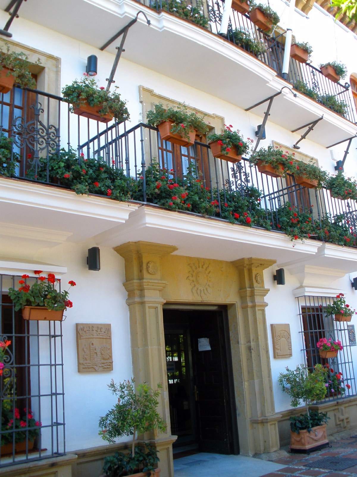 Plaza de los Naranjos and the Ayuntamiento de Marbella facade