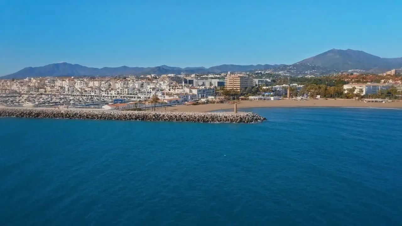 Banús Beach, Puerto Banús